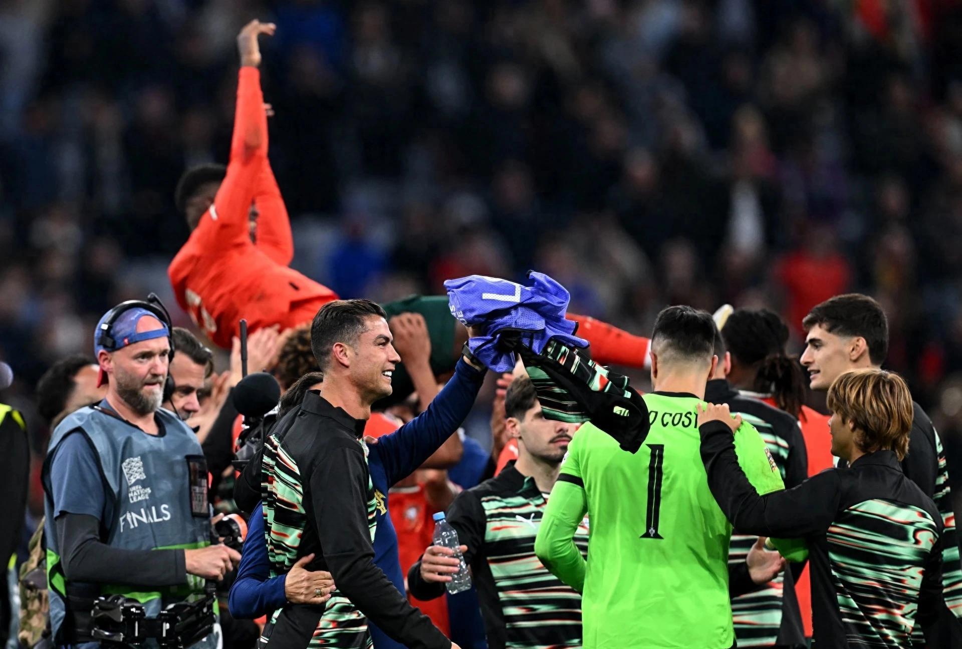 开云体育在线-葡萄牙队险胜法国队,梁靖崑点燃赛场 第2张 开云体育在线-葡萄牙队险胜法国队,梁靖崑点燃赛场 第2张