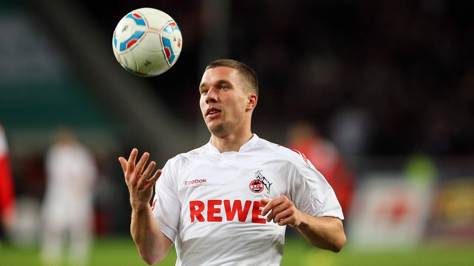 开云体育下载-武切维奇,当舞台灯光亮起,上海队的铁拳已击碎太阳 第2张 开云体育下载-武切维奇,当舞台灯光亮起,上海队的铁拳已击碎太阳 第2张